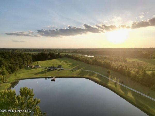 938 Davis Crossing Road, Canton, MS 39046