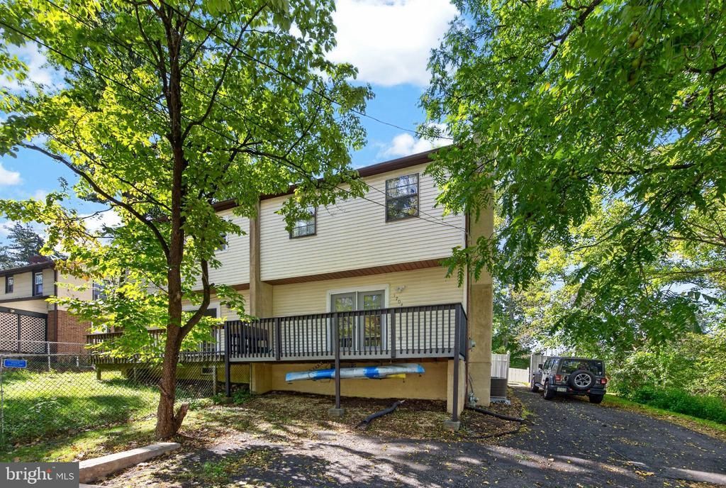1704 PENNSYLVANIA AVENUE , ORELAND, PA 19075