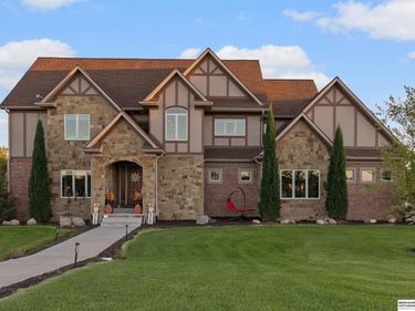 17350 Birdsong Place, Hickman, NE 68372