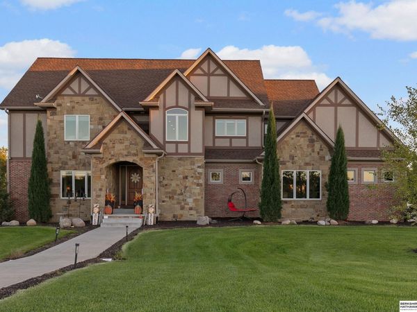 17350 Birdsong Place, Hickman, NE 68372