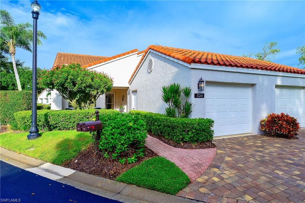 524 Beachwalk Cir, Naples, FL 34108 Photo