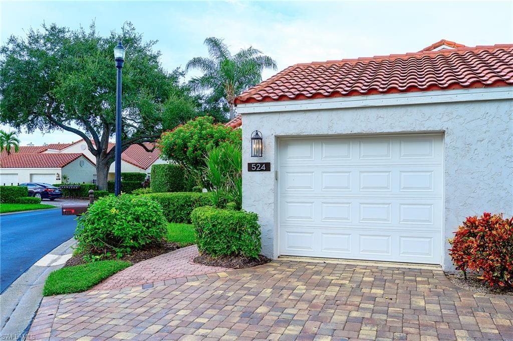 524 Beachwalk Cir, Naples, FL 34108 Photo