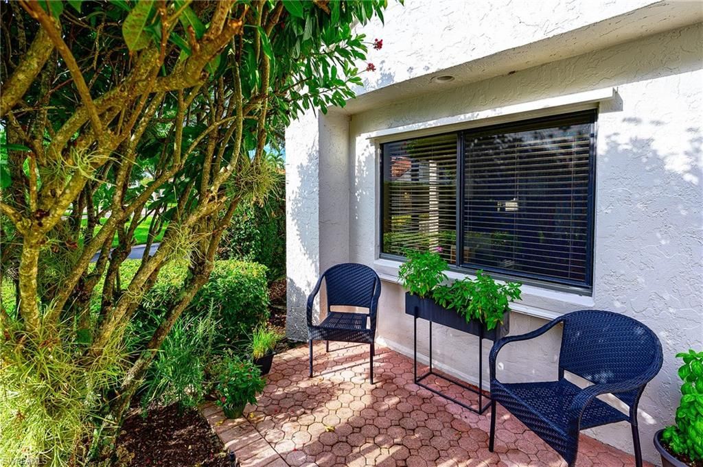 524 Beachwalk Cir, Naples, FL 34108 Photo