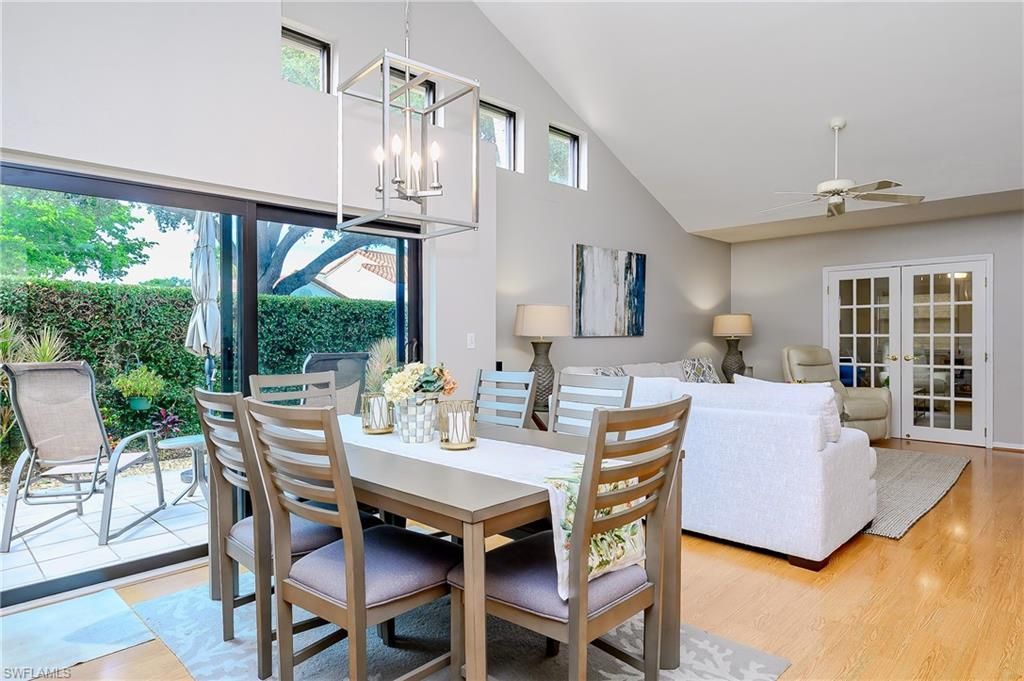 524 Beachwalk Cir, Naples, FL 34108 Photo