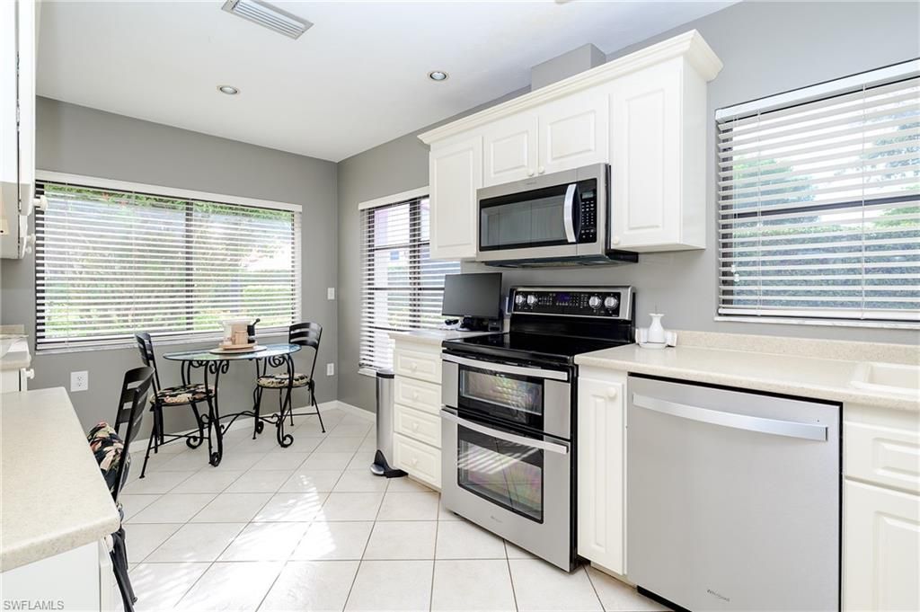 524 Beachwalk Cir, Naples, FL 34108 Photo