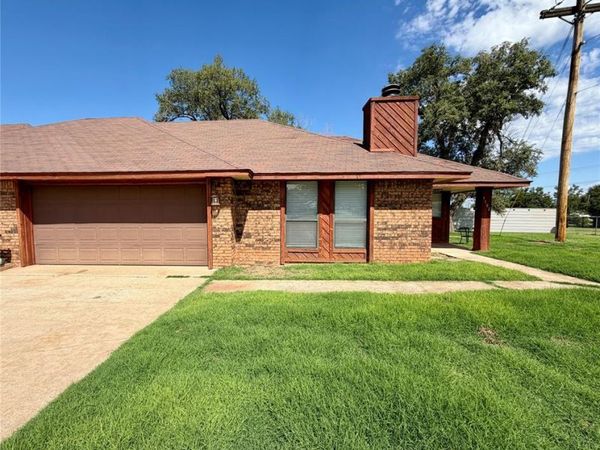 1102 Walnut Street, Woodward, OK 73801