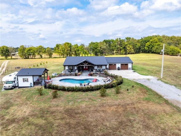 348 E Tulsa Avenue , Kansas, OK 74347