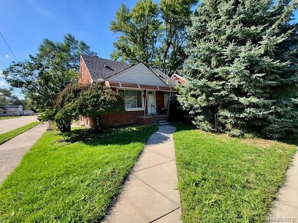 24503 Brittany Avenue , Eastpointe, Mi 48021