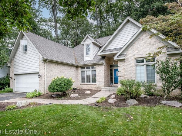5560 Huron Hills Drive, Commerce Township, Mi 48382