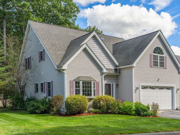 21 Steinbeck St, Tyngsborough, MA 01879