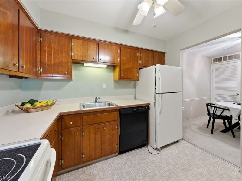 2876 Pease Drive, Unit 206B, Rocky River, OH 44116 Photo 15