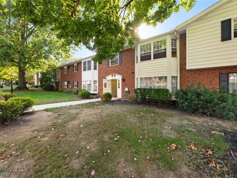 2876 Pease Drive, Unit 206B, Rocky River, OH 44116 Photo 2