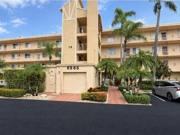 6865 Huntington Lane, Unit 203, Delray Beach, FL 33446
