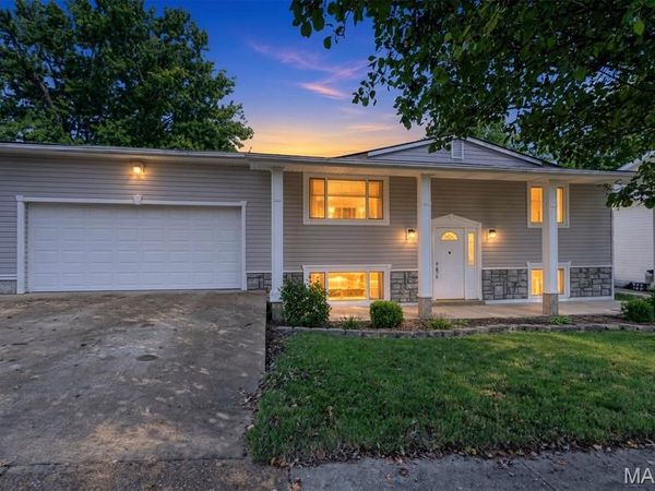 716 Wild Walnut Lane, Ballwin, MO 63021
