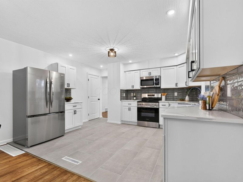 5597 Birkdale Court, Columbus, OH 43232 Photo 9