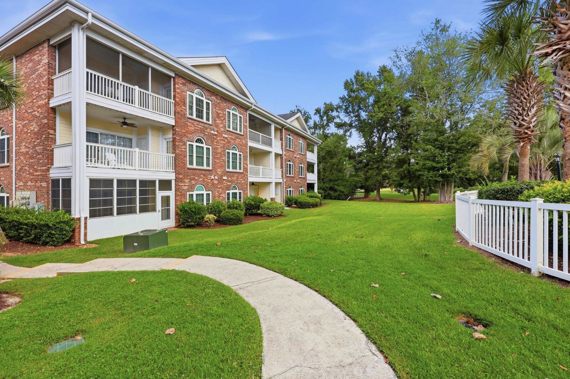 687 Riverwalk Dr. Photo 23
