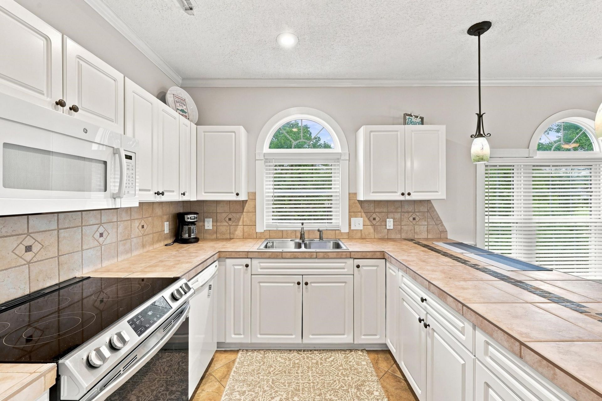 687 Riverwalk Dr. Photo 8