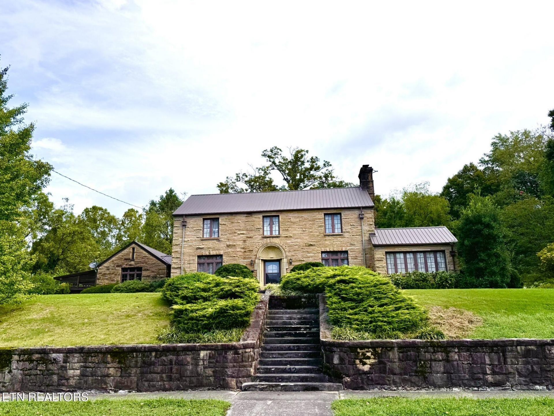 412 Englewood Rd, Middlesboro, KY 40965 Main Photo