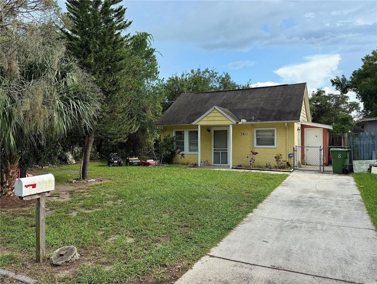 3811 E Crawford Street, Tampa, FL 33604 Main Photo