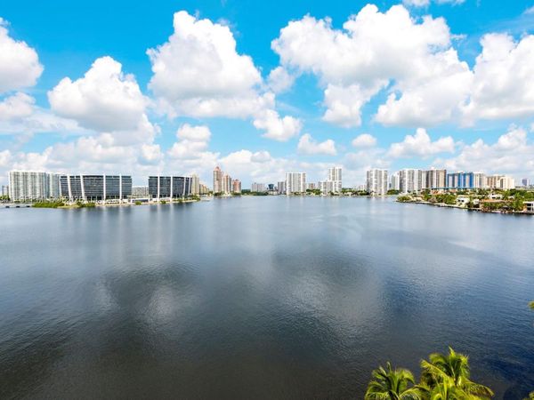 18100 N Bay Rd , Unit 1009, Sunny Isles Beach, FL 33160