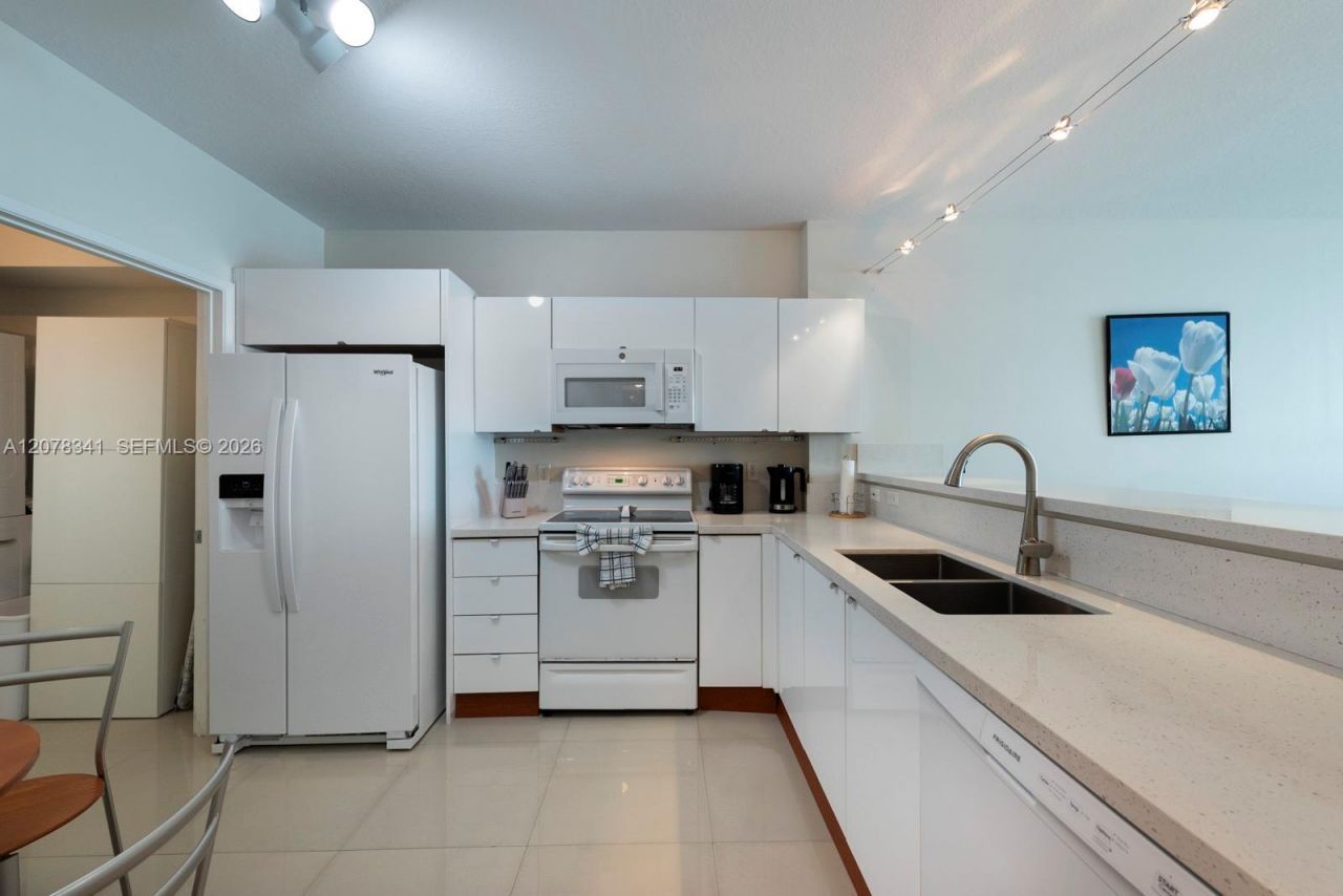 18100 N Bay Rd, Unit 1009, Sunny Isles Beach, FL 33160 Photo