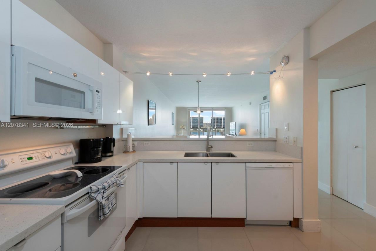 18100 N Bay Rd, Unit 1009, Sunny Isles Beach, FL 33160 Photo
