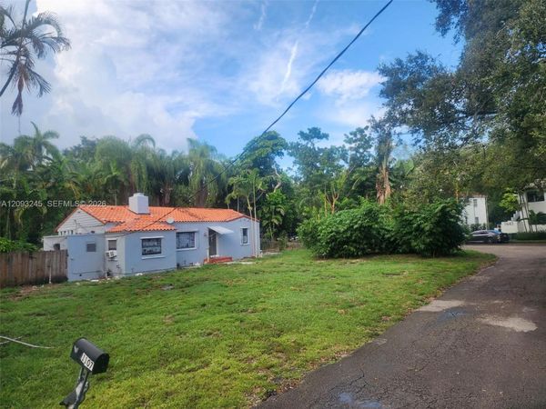 1107 NE 117th St , Biscayne Park, FL 33161