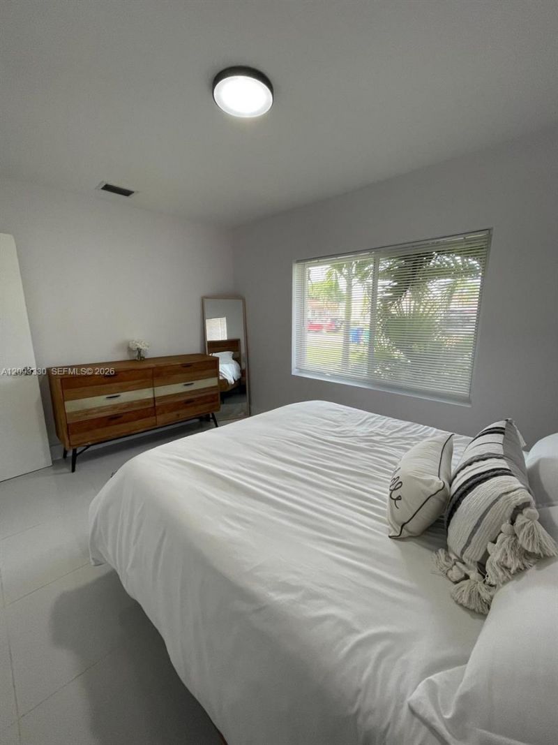 3330 NW 18th St , Miami, FL 33125 Photo