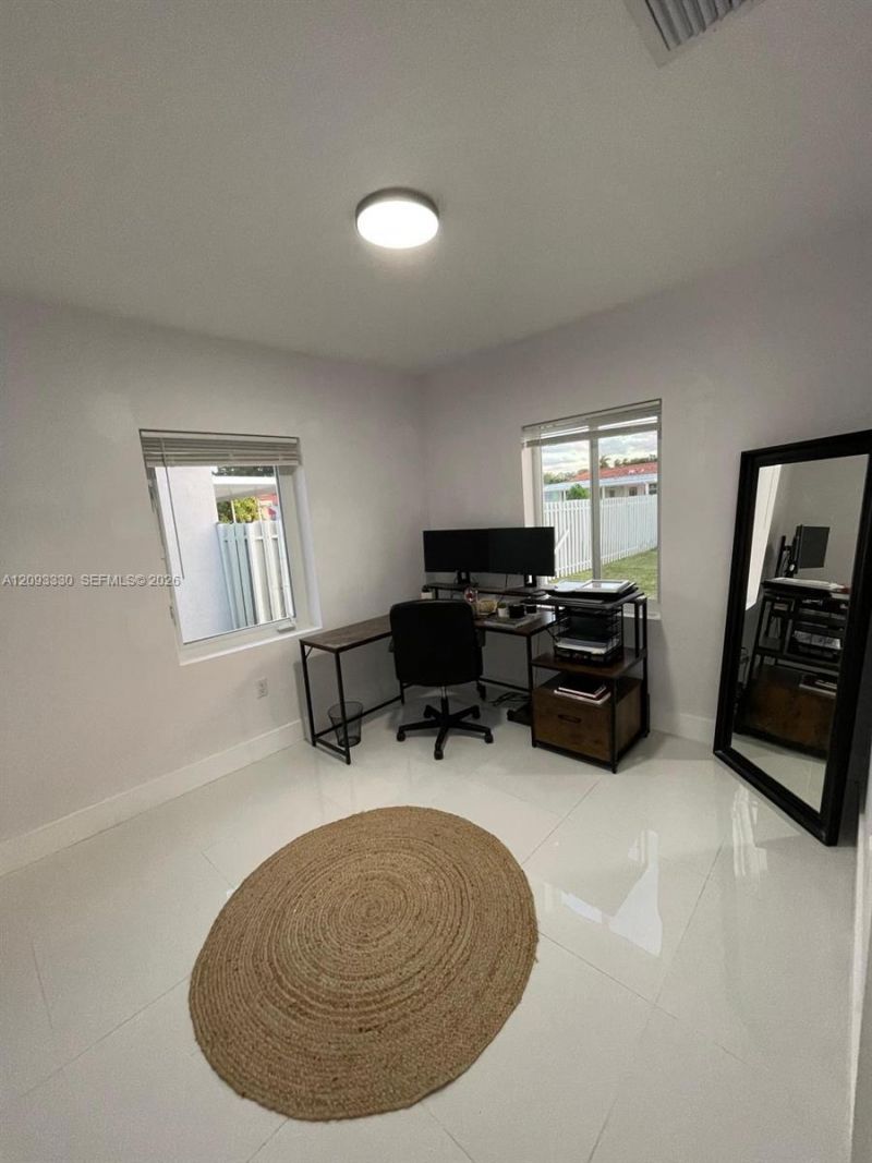 3330 NW 18th St , Miami, FL 33125 Photo