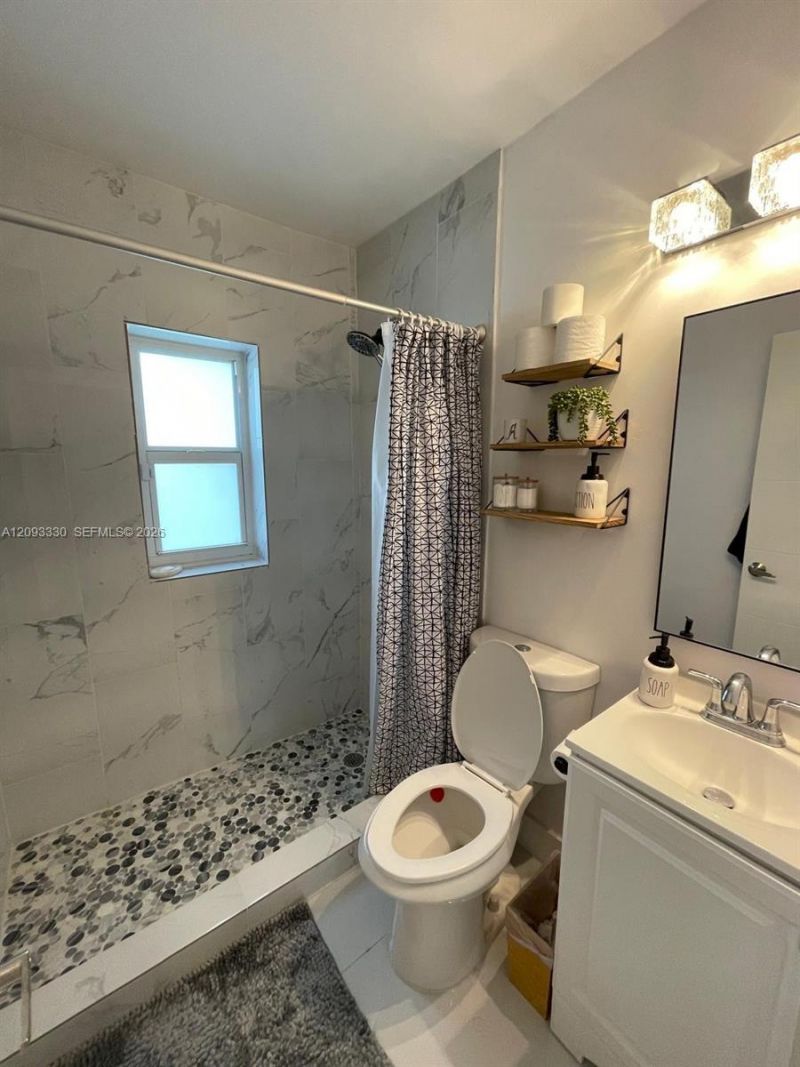 3330 NW 18th St , Miami, FL 33125 Photo