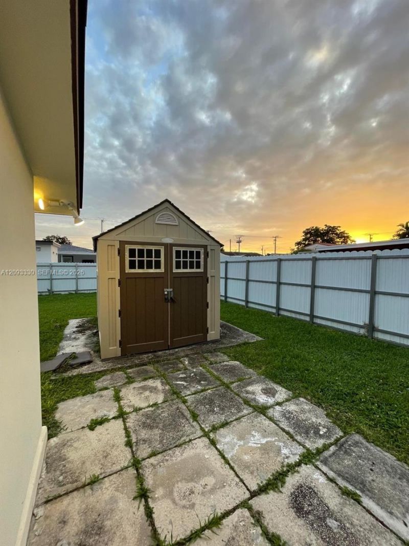 3330 NW 18th St , Miami, FL 33125 Photo