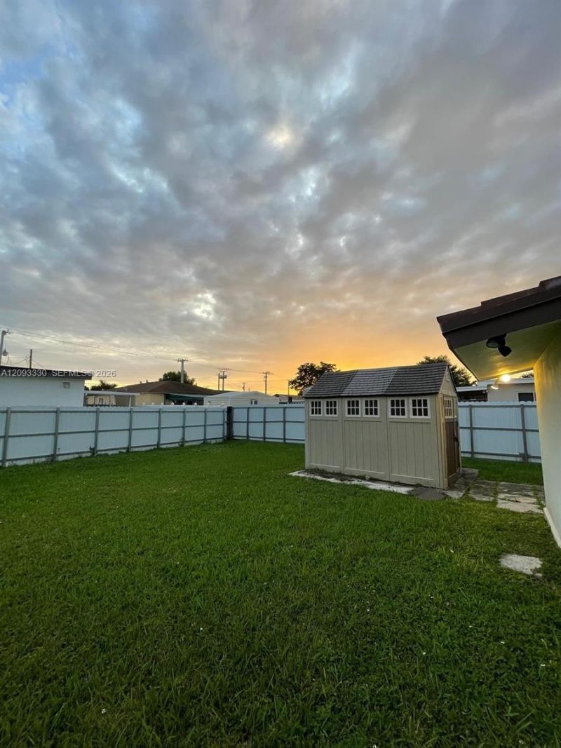 3330 NW 18th St , Miami, FL 33125 Photo