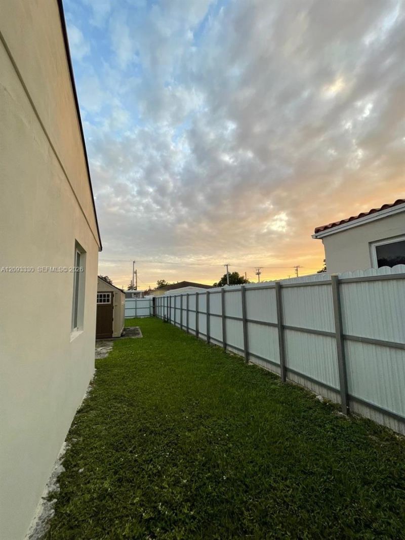 3330 NW 18th St , Miami, FL 33125 Photo