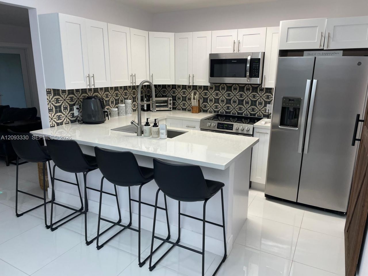 3330 NW 18th St , Miami, FL 33125 Photo