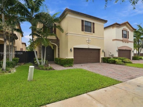 8770 NW 99th Path, Doral, FL 33178