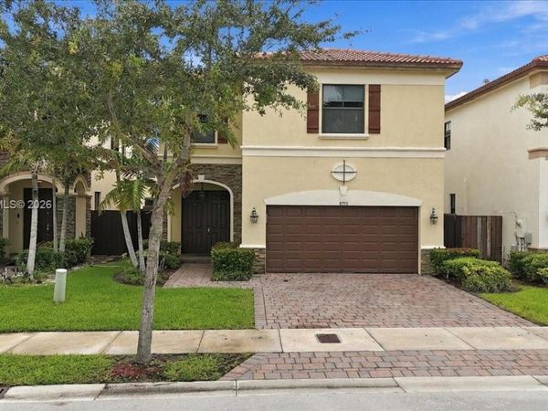 8770 NW 99th Path , Doral, FL 33178