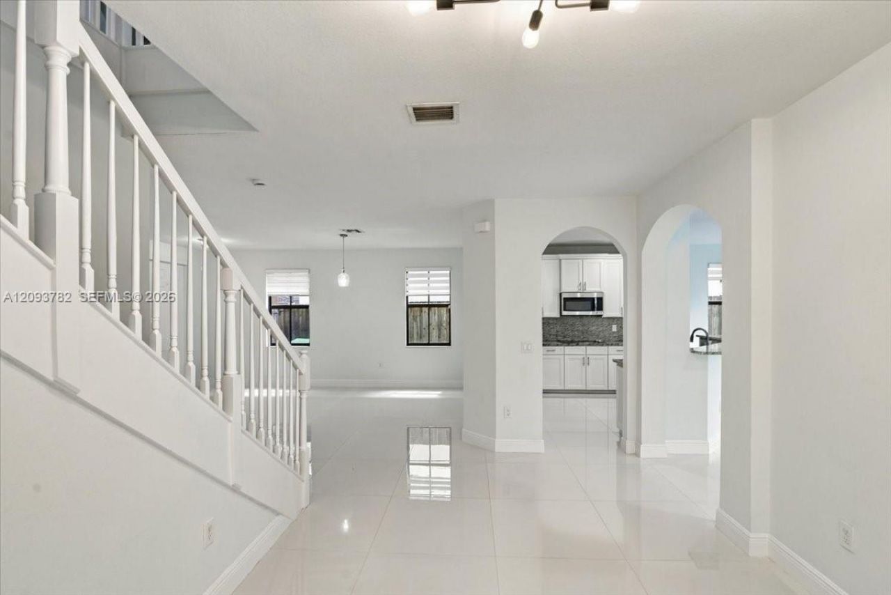 8770 NW 99th Path, Doral, FL 33178 Photo