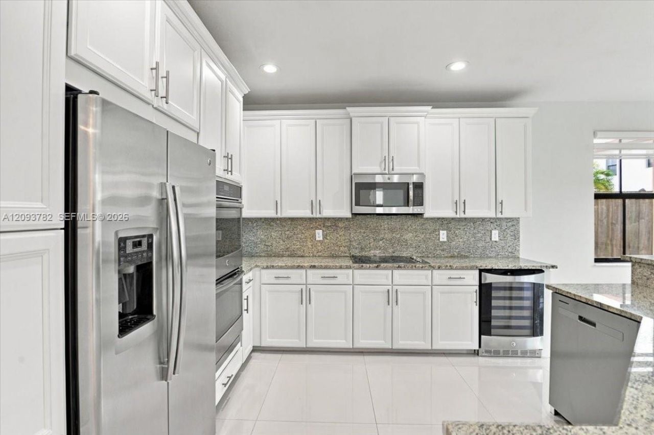 8770 NW 99th Path, Doral, FL 33178 Photo