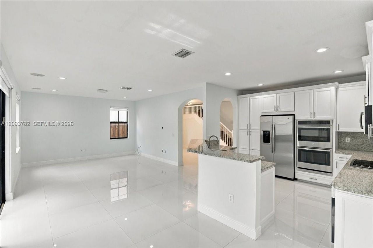 8770 NW 99th Path, Doral, FL 33178 Photo