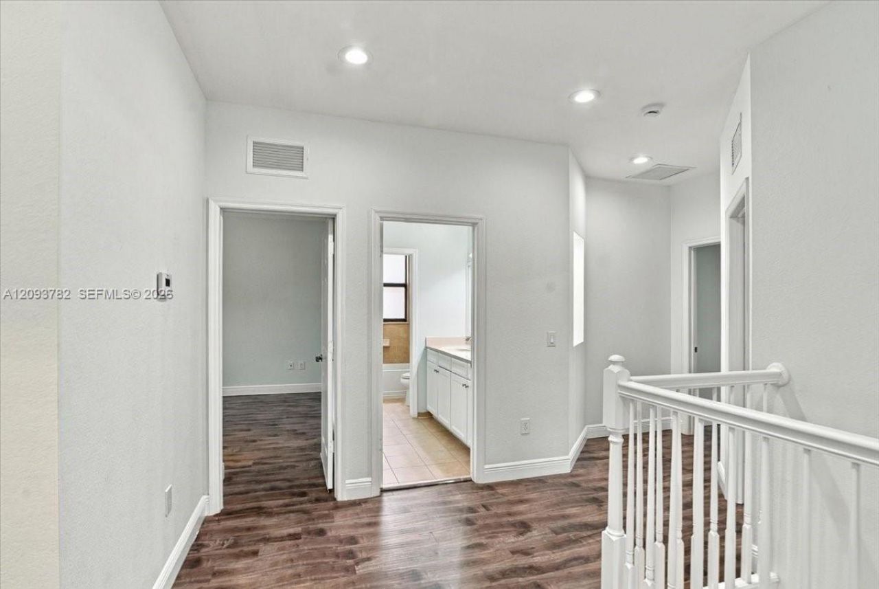 8770 NW 99th Path, Doral, FL 33178 Photo
