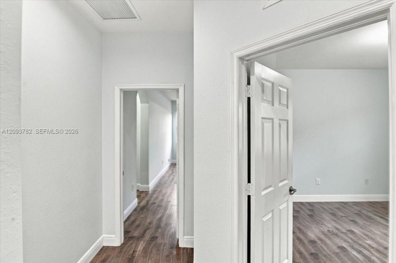 8770 NW 99th Path, Doral, FL 33178 Photo