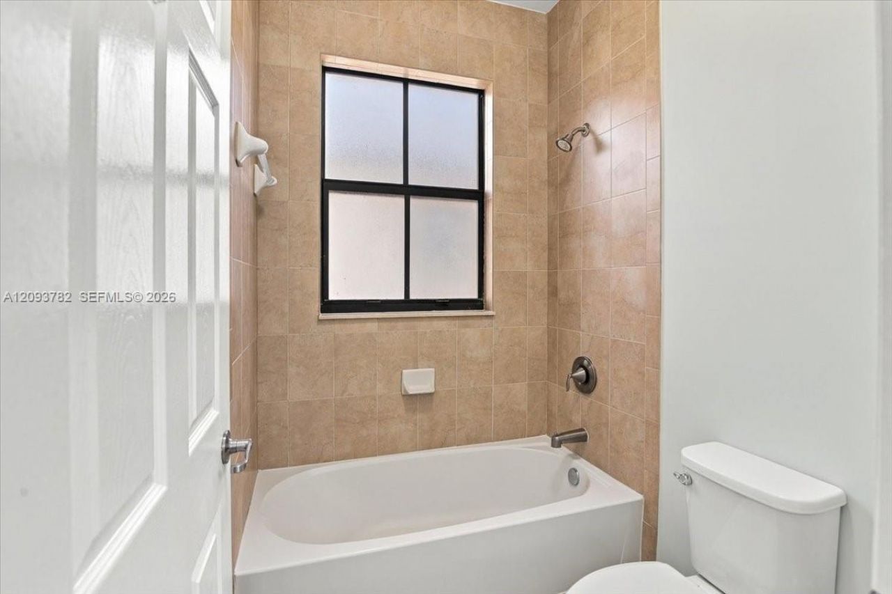 8770 NW 99th Path, Doral, FL 33178 Photo