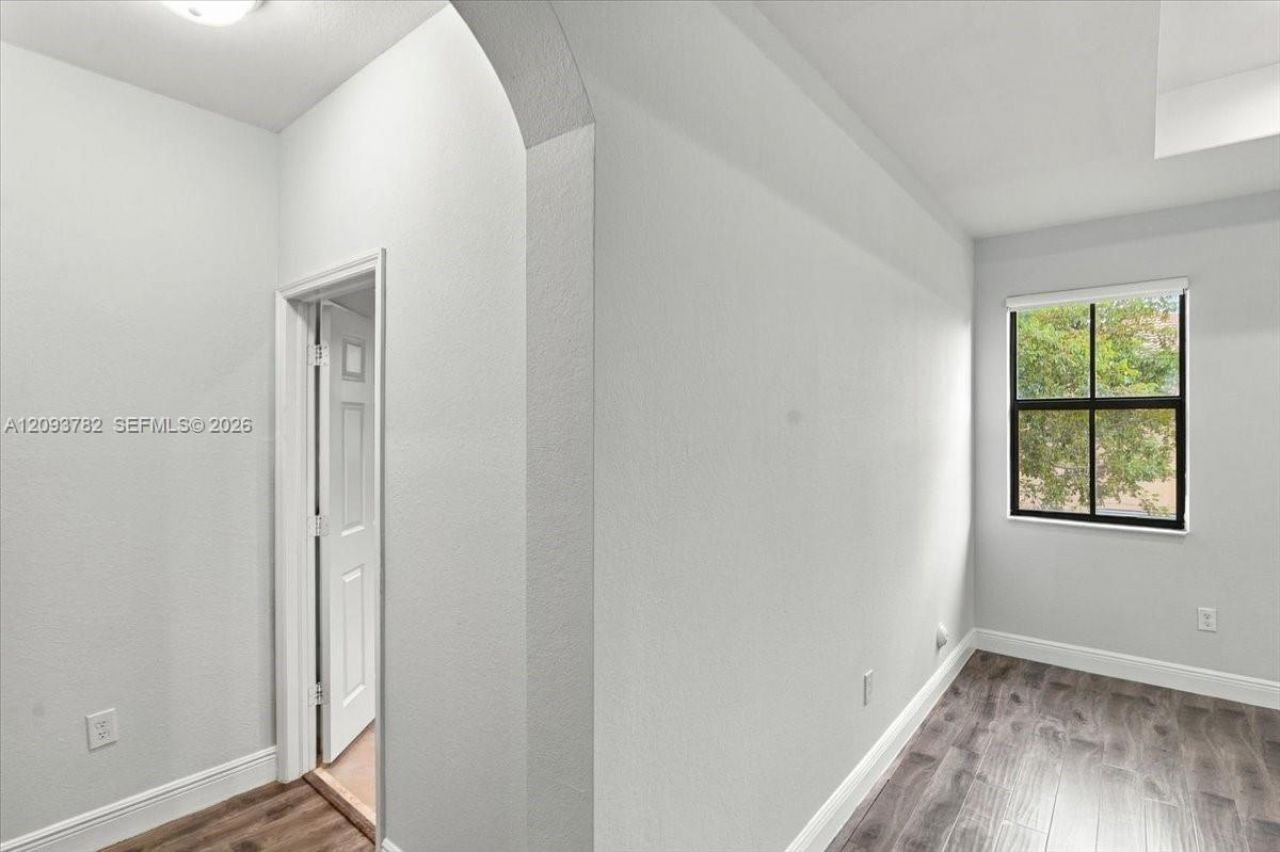 8770 NW 99th Path, Doral, FL 33178 Photo