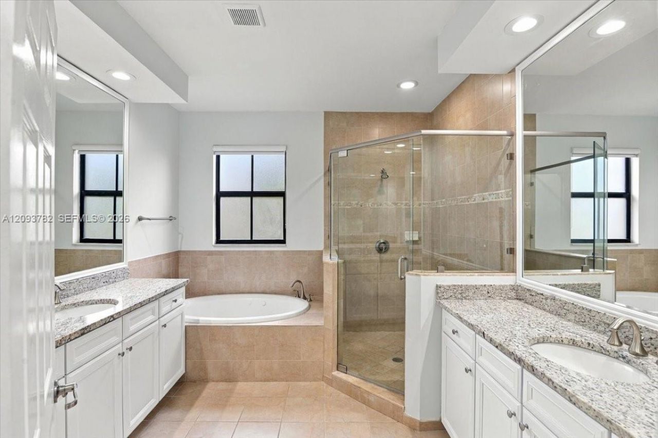 8770 NW 99th Path, Doral, FL 33178 Photo