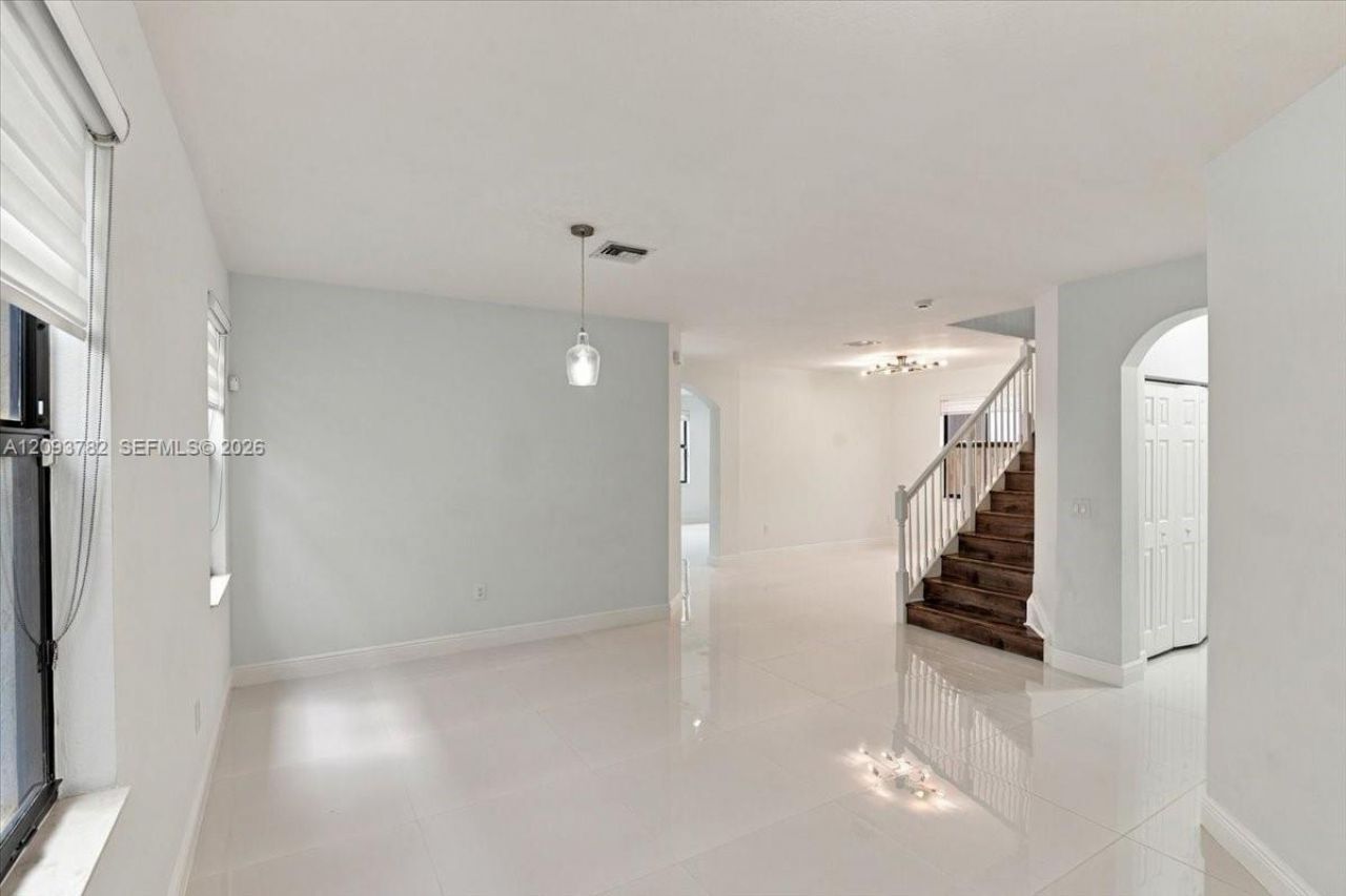 8770 NW 99th Path, Doral, FL 33178 Photo