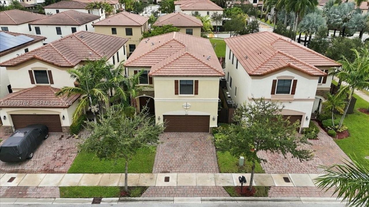 8770 NW 99th Path, Doral, FL 33178 Photo
