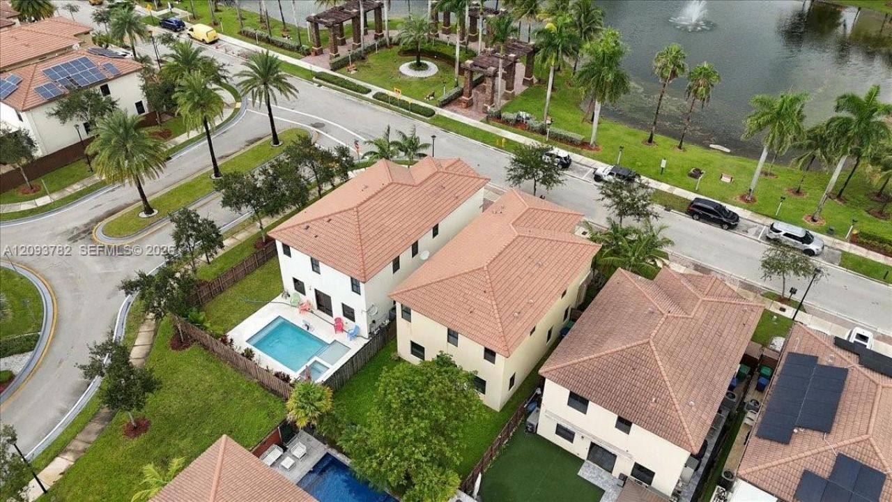 8770 NW 99th Path, Doral, FL 33178 Photo