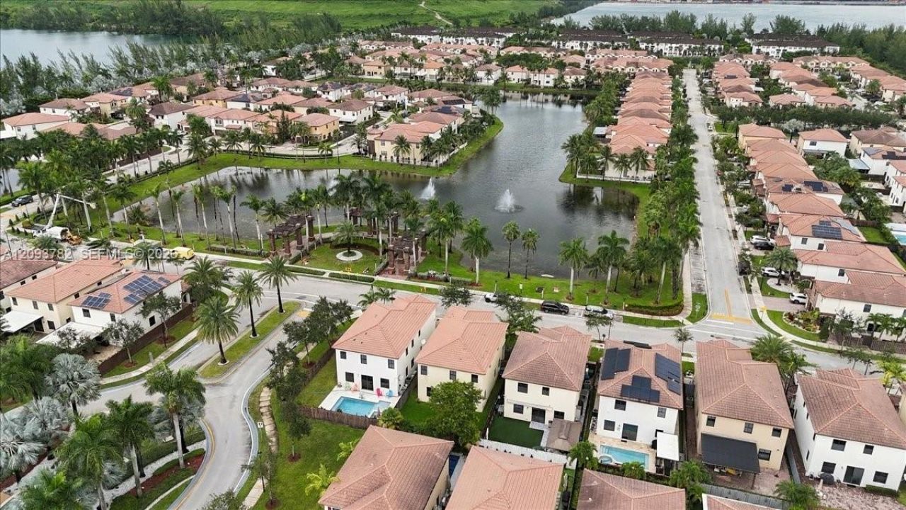 8770 NW 99th Path, Doral, FL 33178 Photo