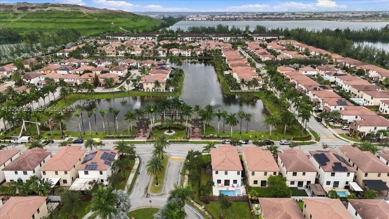 8770 NW 99th Path, Doral, FL 33178 Photo