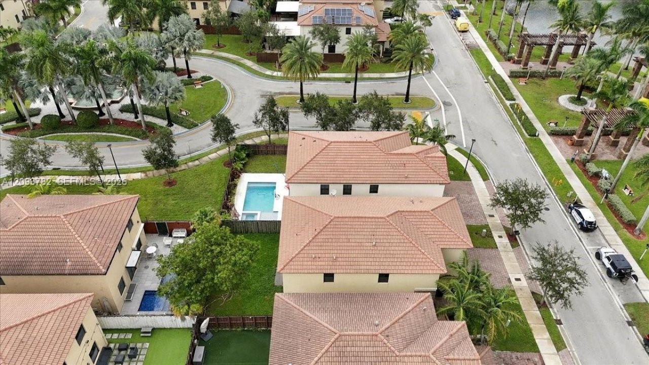 8770 NW 99th Path, Doral, FL 33178 Photo